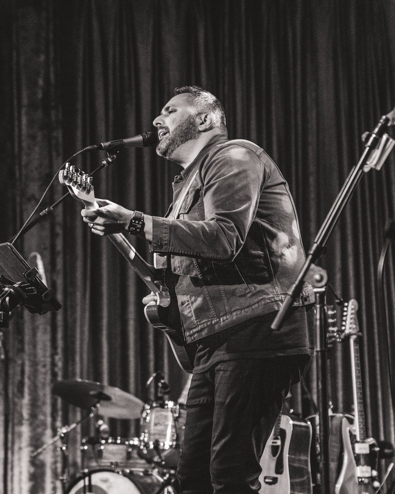 Michael Venia performing